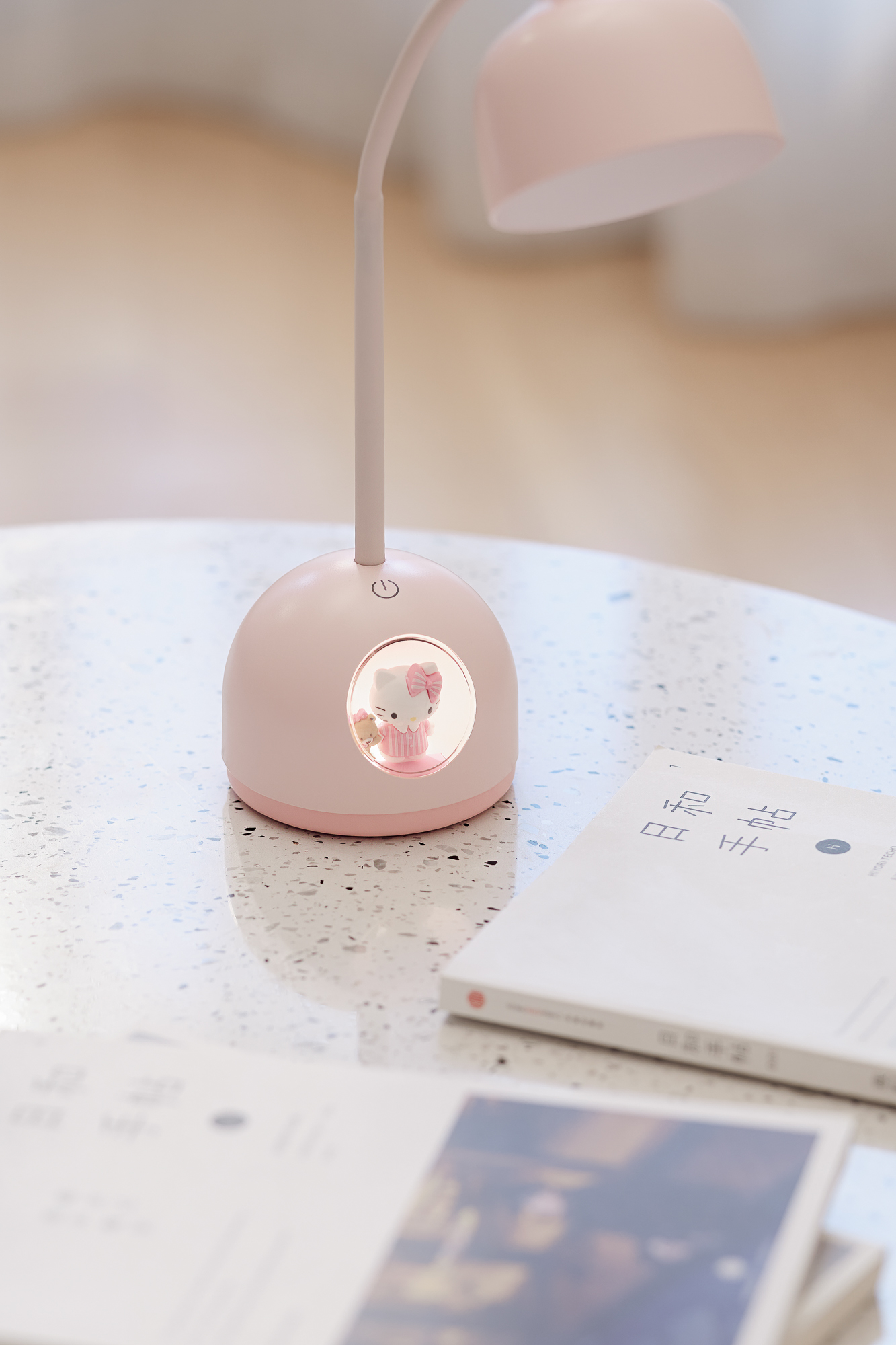 Hello Kitty，Small desk lamp，Shenzhen，shot，