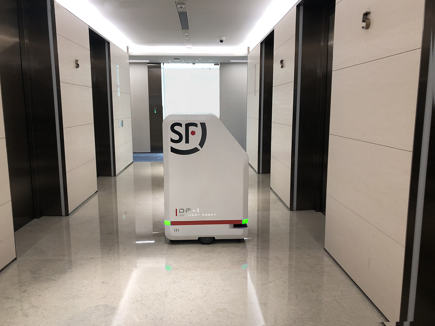 Shunfeng，Building distribution robot，Unmanned vehicle，Chunsun Building，24-hour contactless delivery，Express delivery, takeout, medicine，End distribution，ZACK-DESIGN，