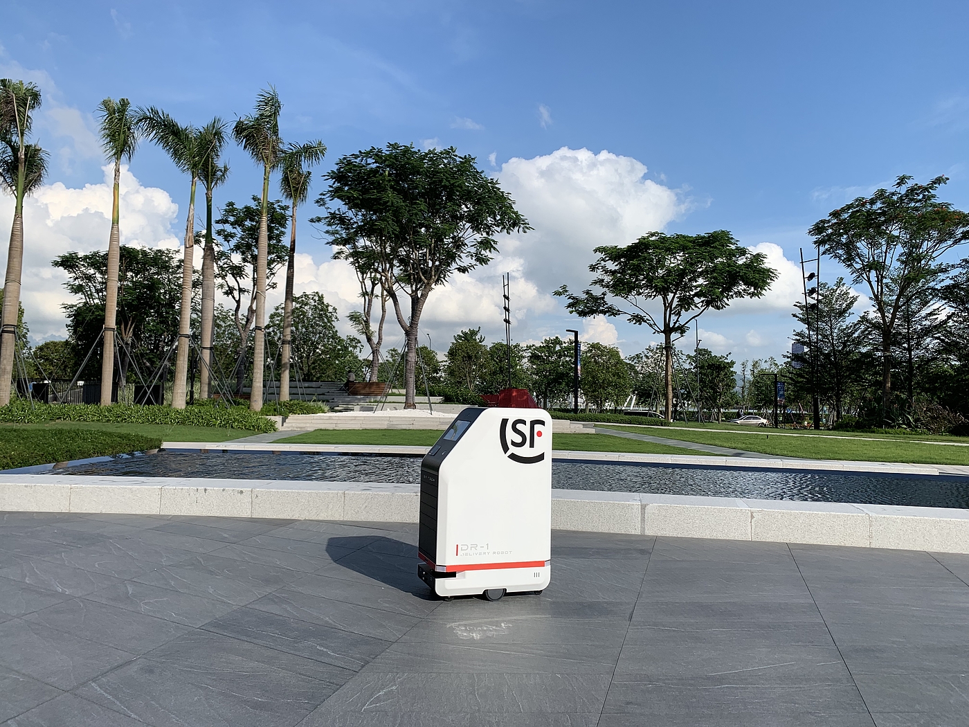 Shunfeng，Building distribution robot，Unmanned vehicle，Chunsun Building，24-hour contactless delivery，Express delivery, takeout, medicine，End distribution，ZACK-DESIGN，