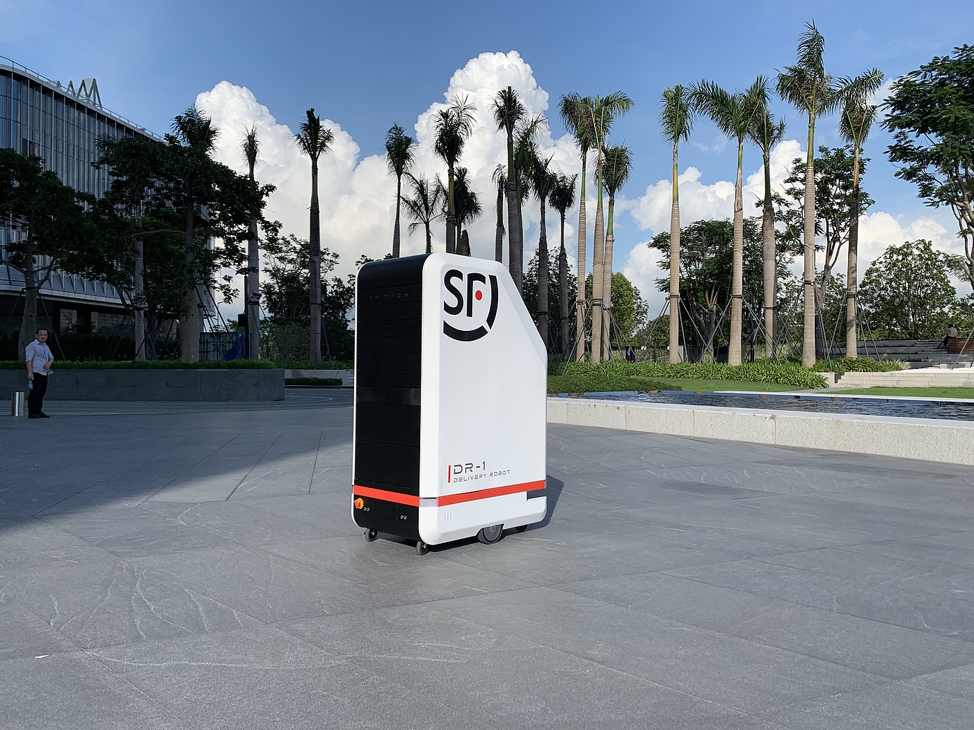 Shunfeng，Building distribution robot，Unmanned vehicle，Chunsun Building，24-hour contactless delivery，Express delivery, takeout, medicine，End distribution，ZACK-DESIGN，