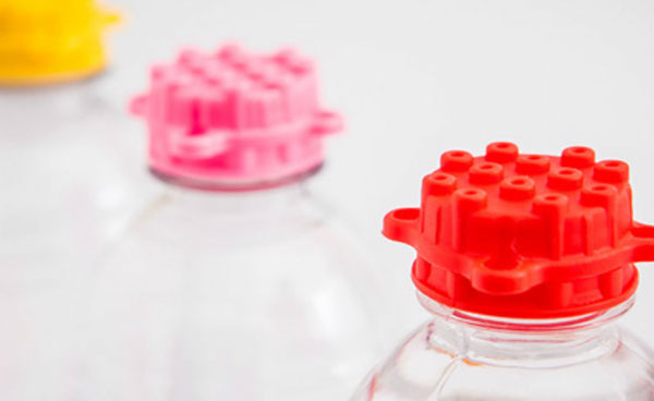 children，Beverage bottle，Toys，Building blocks，waste recovery，environment protection，