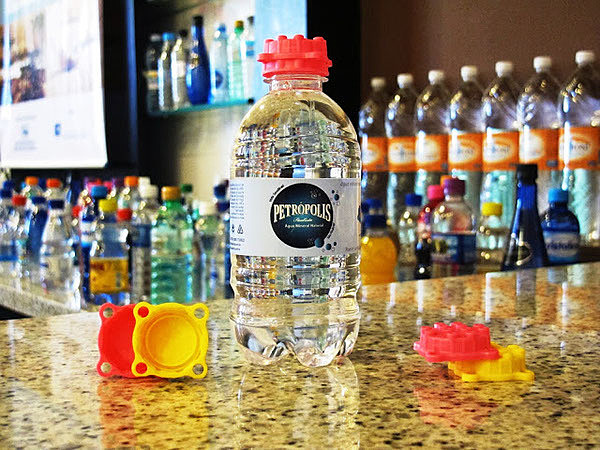 children，Beverage bottle，Toys，Building blocks，waste recovery，environment protection，