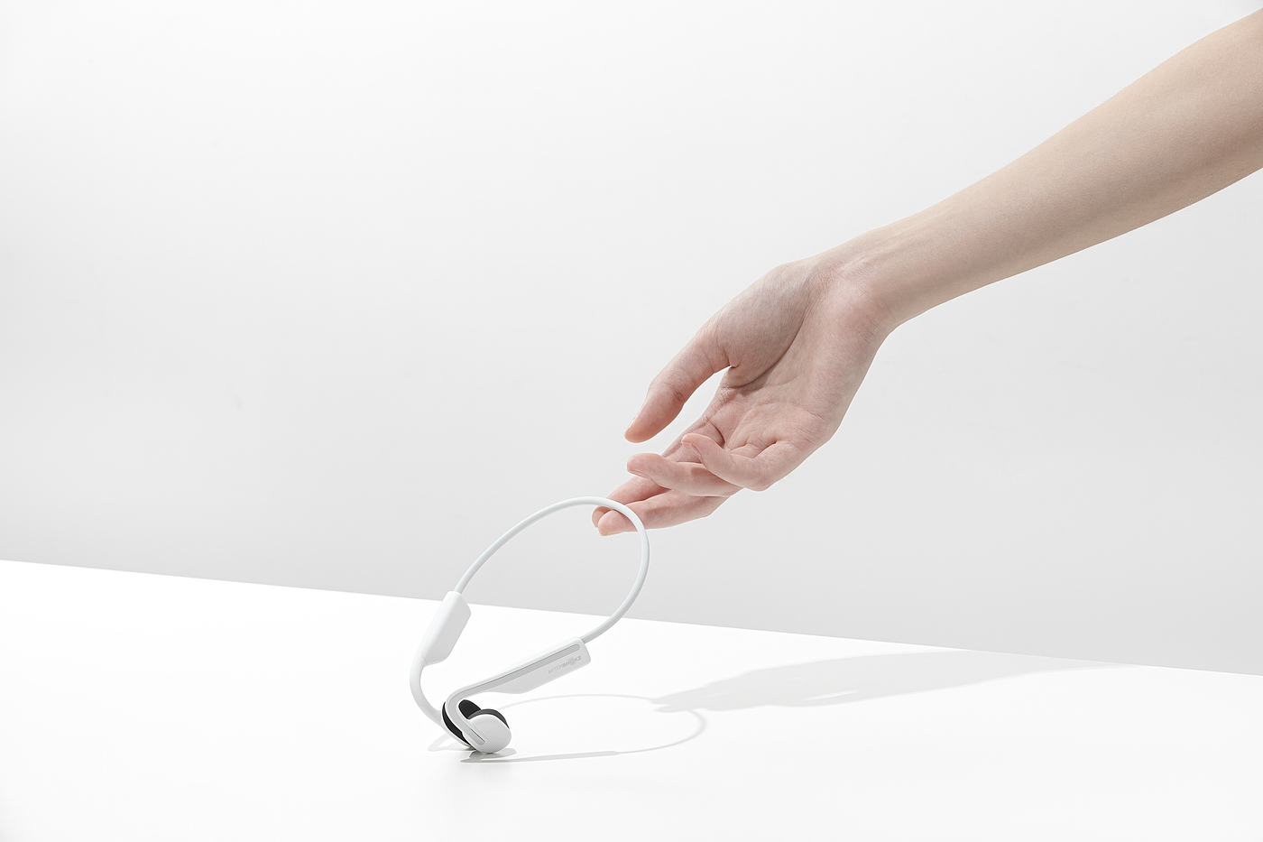 Bone conduction，Aftershokz，Shokz，Bluetooth，headset，shot，