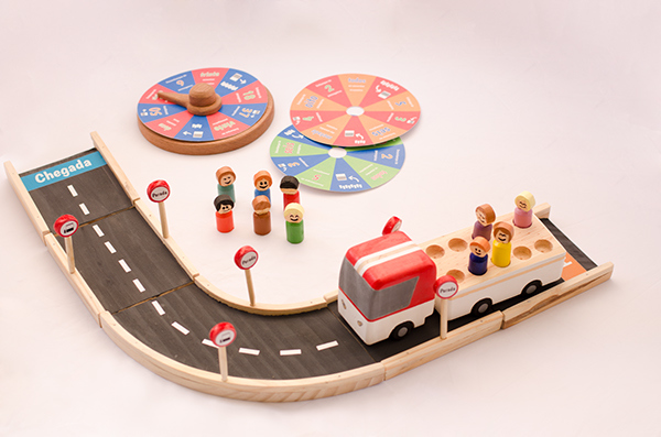 children，Toys，bus，bus，interaction，wood，