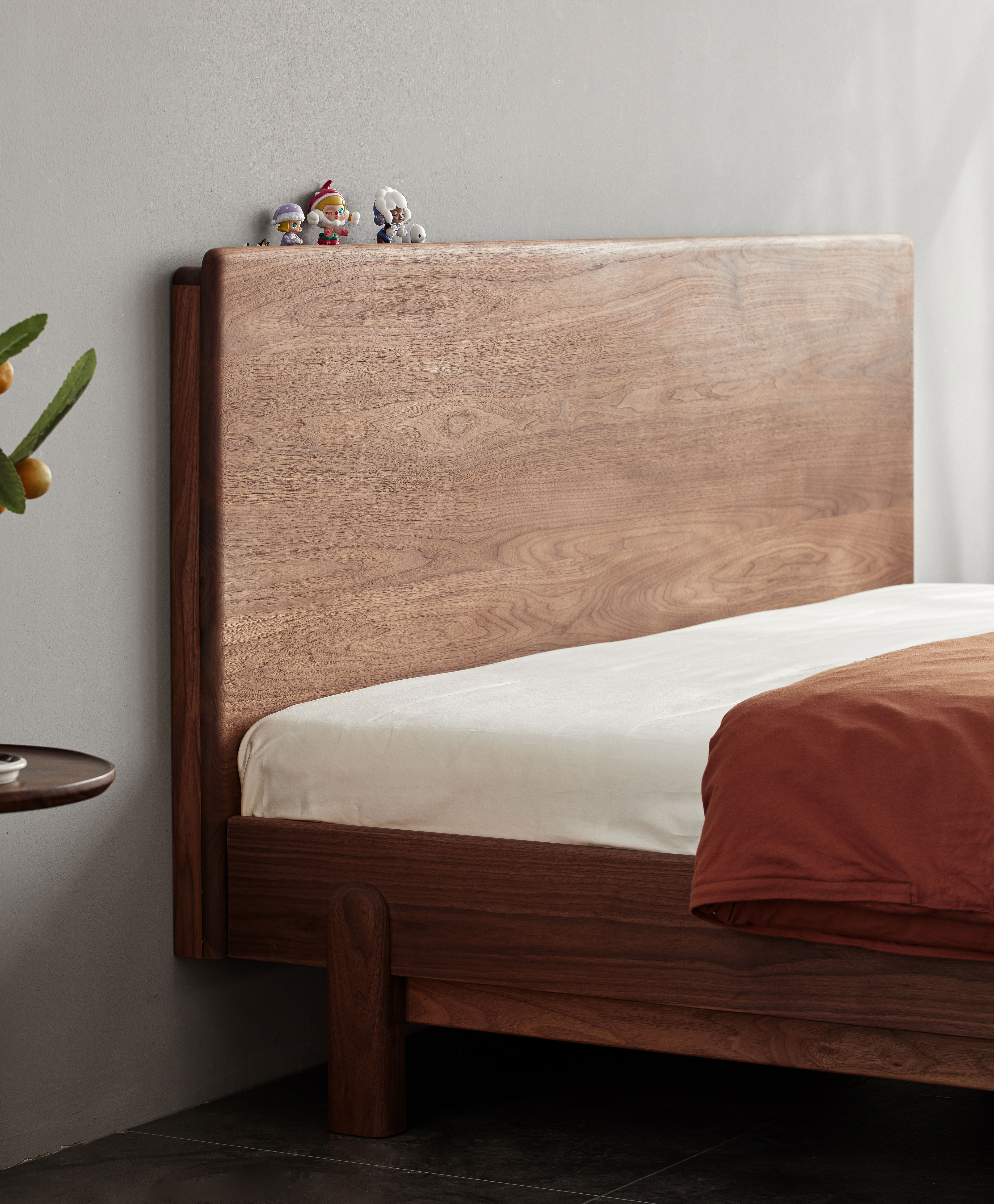 Solid wood bed，North American black walnut，furniture design ，Bedroom decoration，