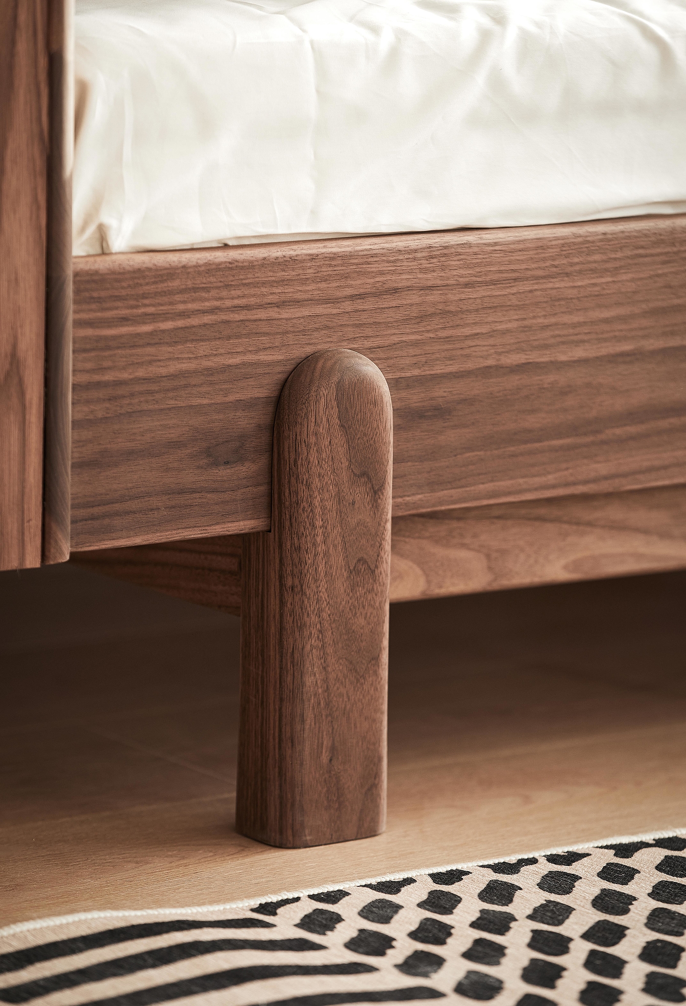 Solid wood bed，North American black walnut，furniture design ，Bedroom decoration，