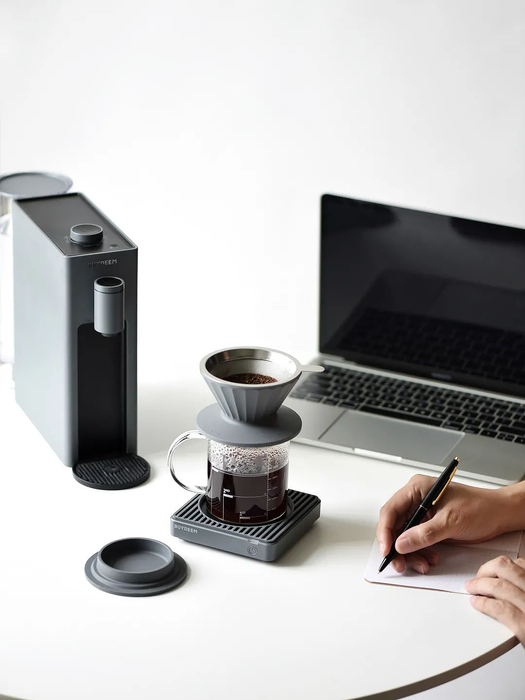 industrial design，product design，household electrical appliances，Make coffee by hand，Coffee filter cup，