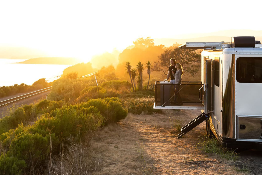 trailer，solar energy，Lithium atom battery，