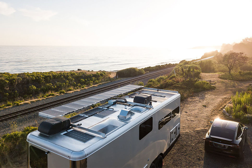 trailer，solar energy，Lithium atom battery，