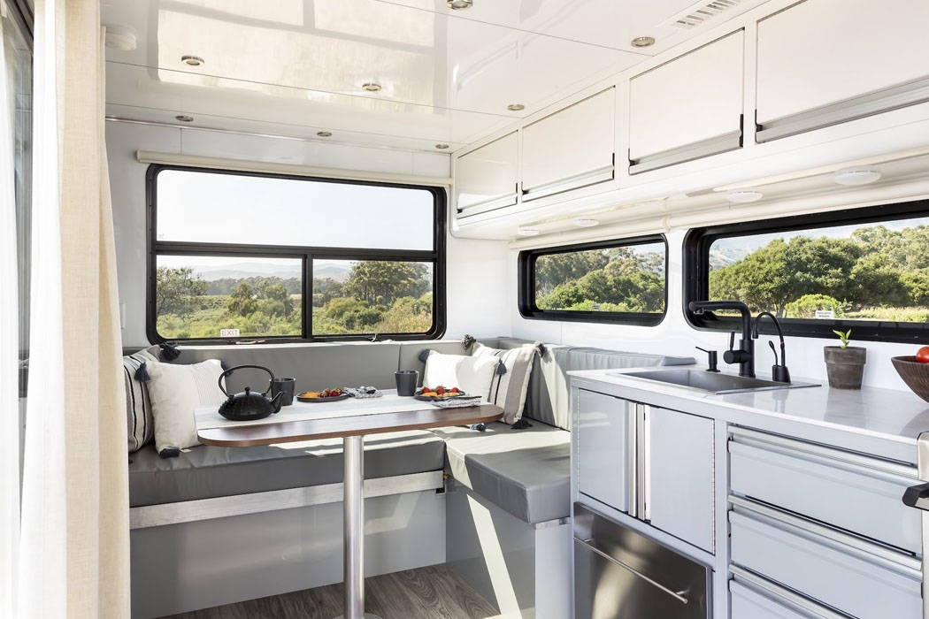 trailer，solar energy，Lithium atom battery，