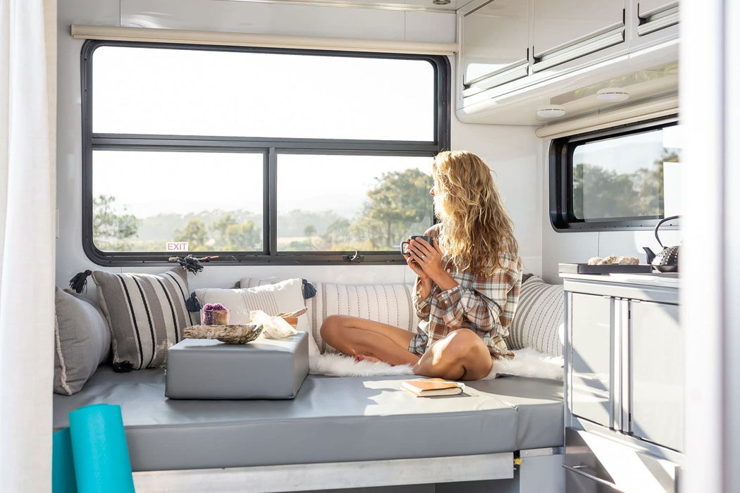 trailer，solar energy，Lithium atom battery，