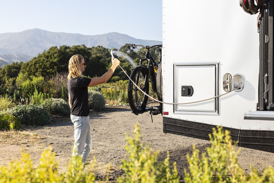 trailer，solar energy，Lithium atom battery，