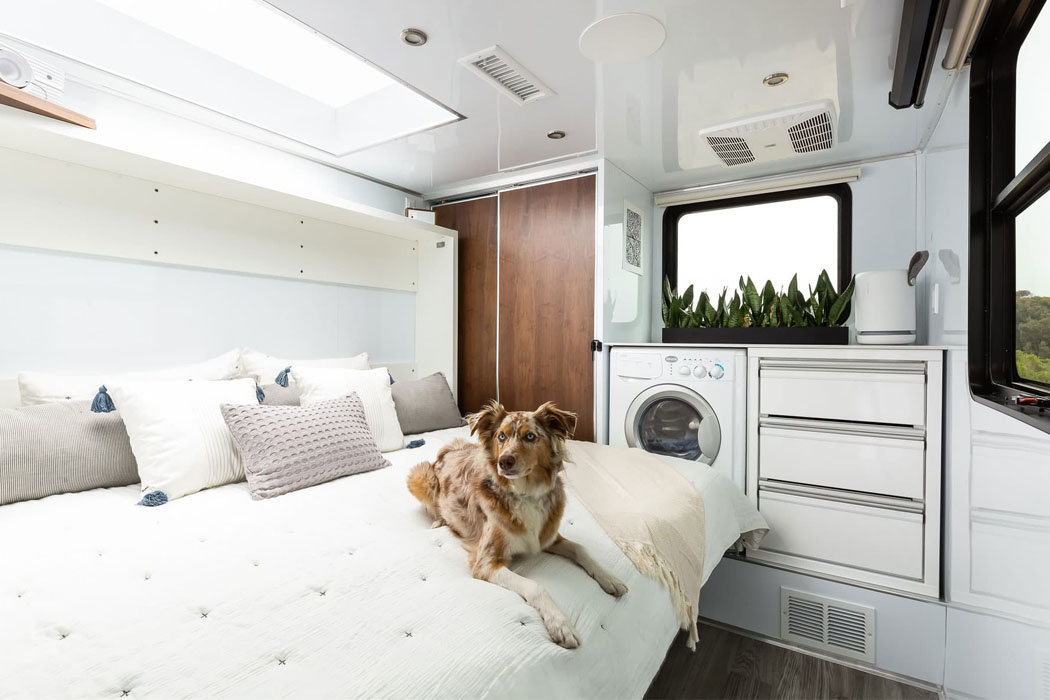 trailer，solar energy，Lithium atom battery，