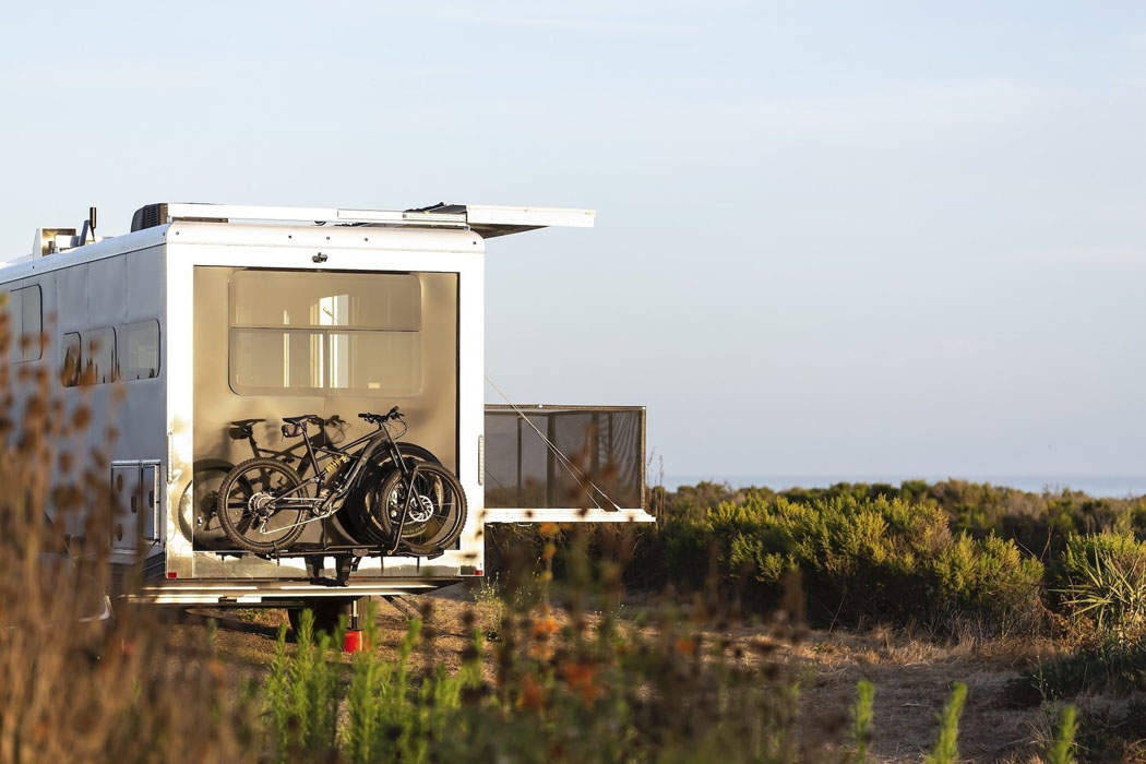 trailer，solar energy，Lithium atom battery，