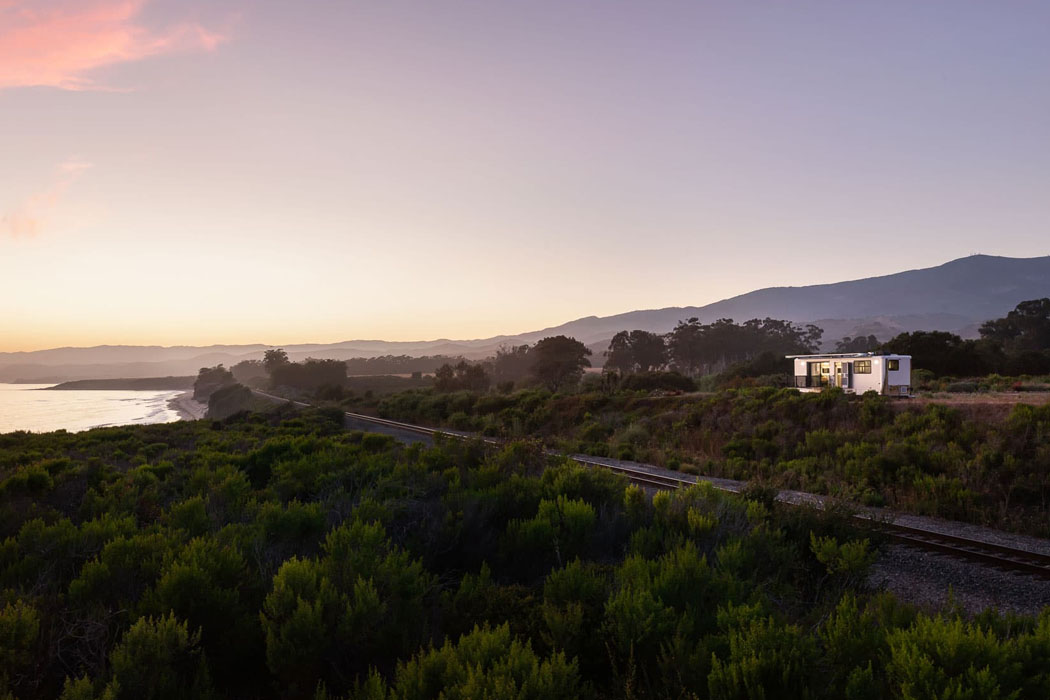 trailer，solar energy，Lithium atom battery，