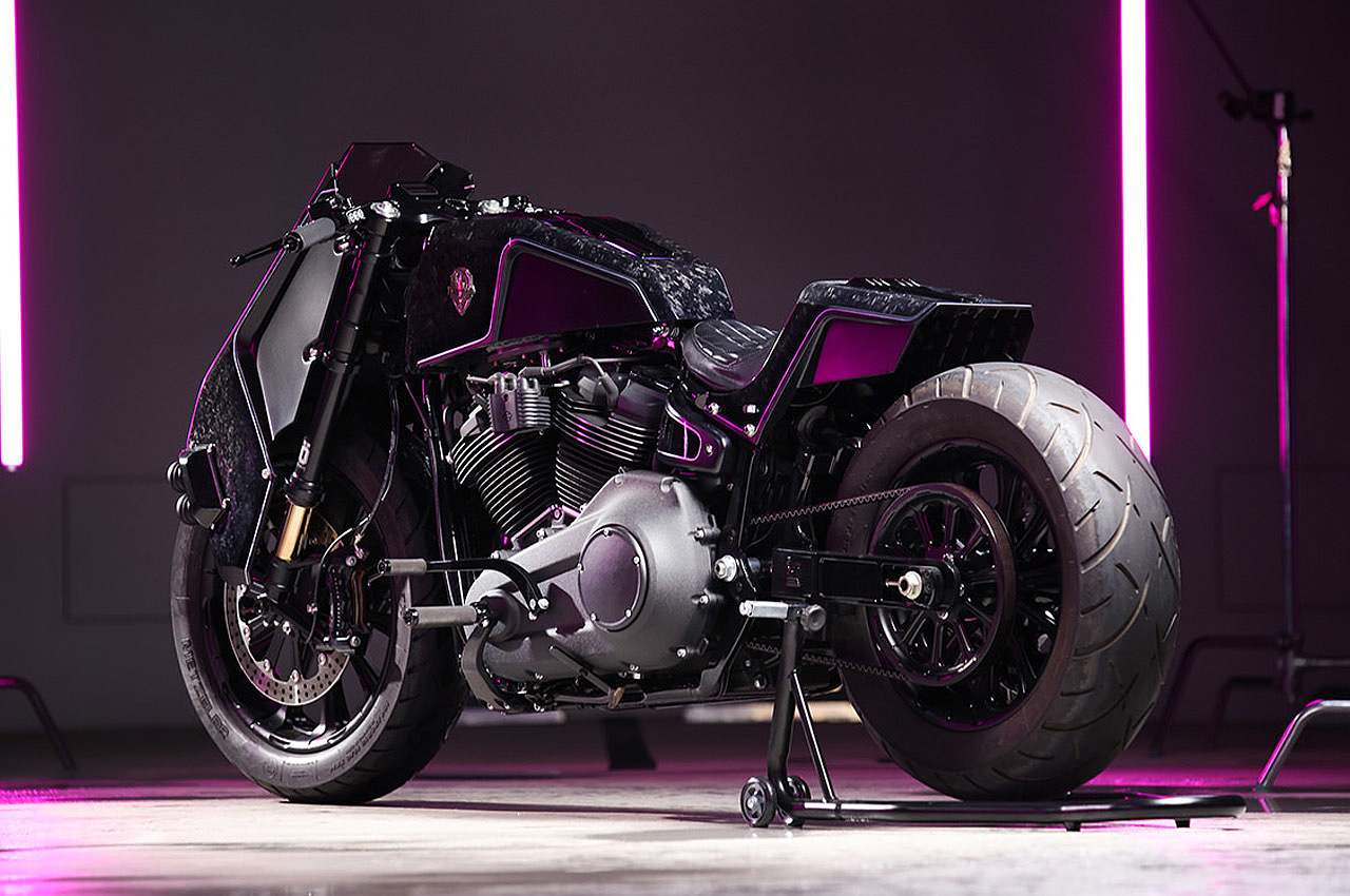 motorcycle，vehicle，