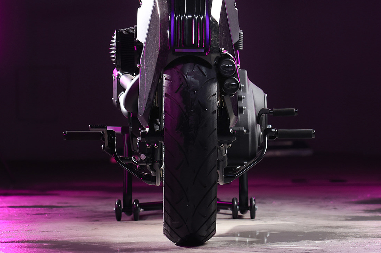 motorcycle，vehicle，