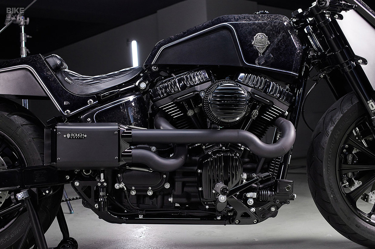 motorcycle，vehicle，