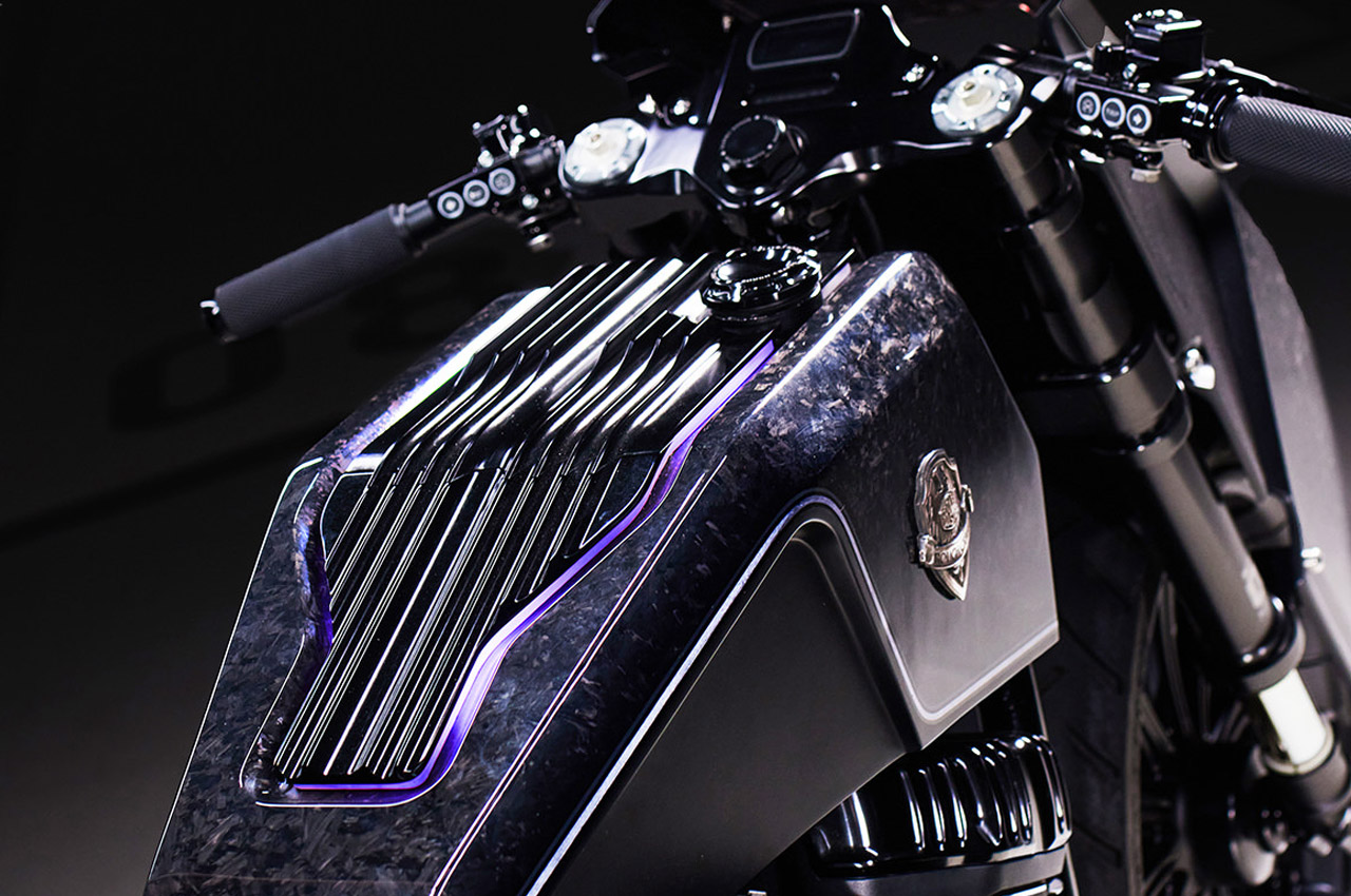 motorcycle，vehicle，