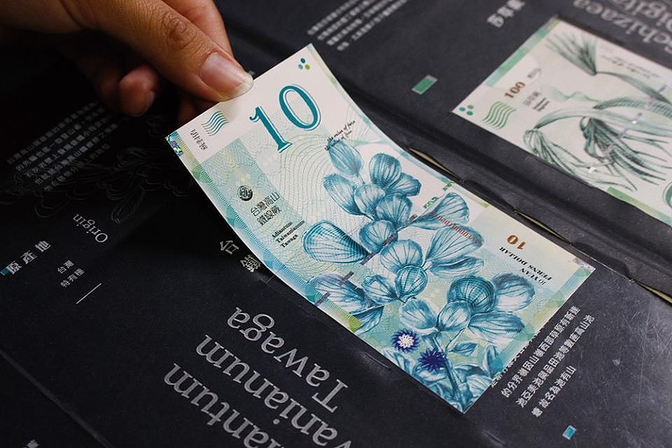 Packaging project and visual communication project，gold prize，if，two thousand and eighteen，