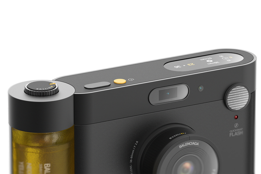 Koo Dongjae，film camera ，Balenciaga，camera，