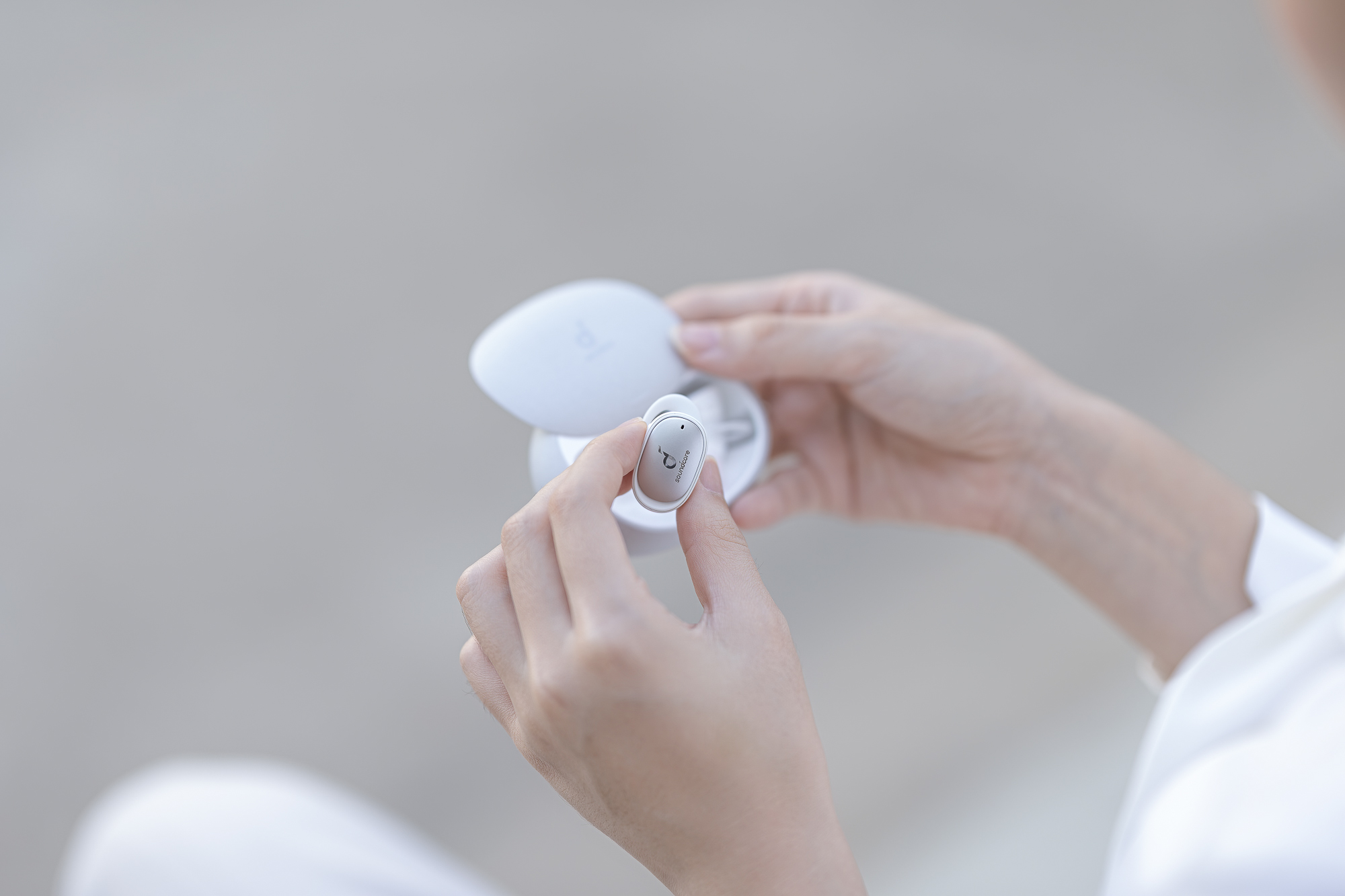 Soundcore，Bluetooth，headset，model，shot，