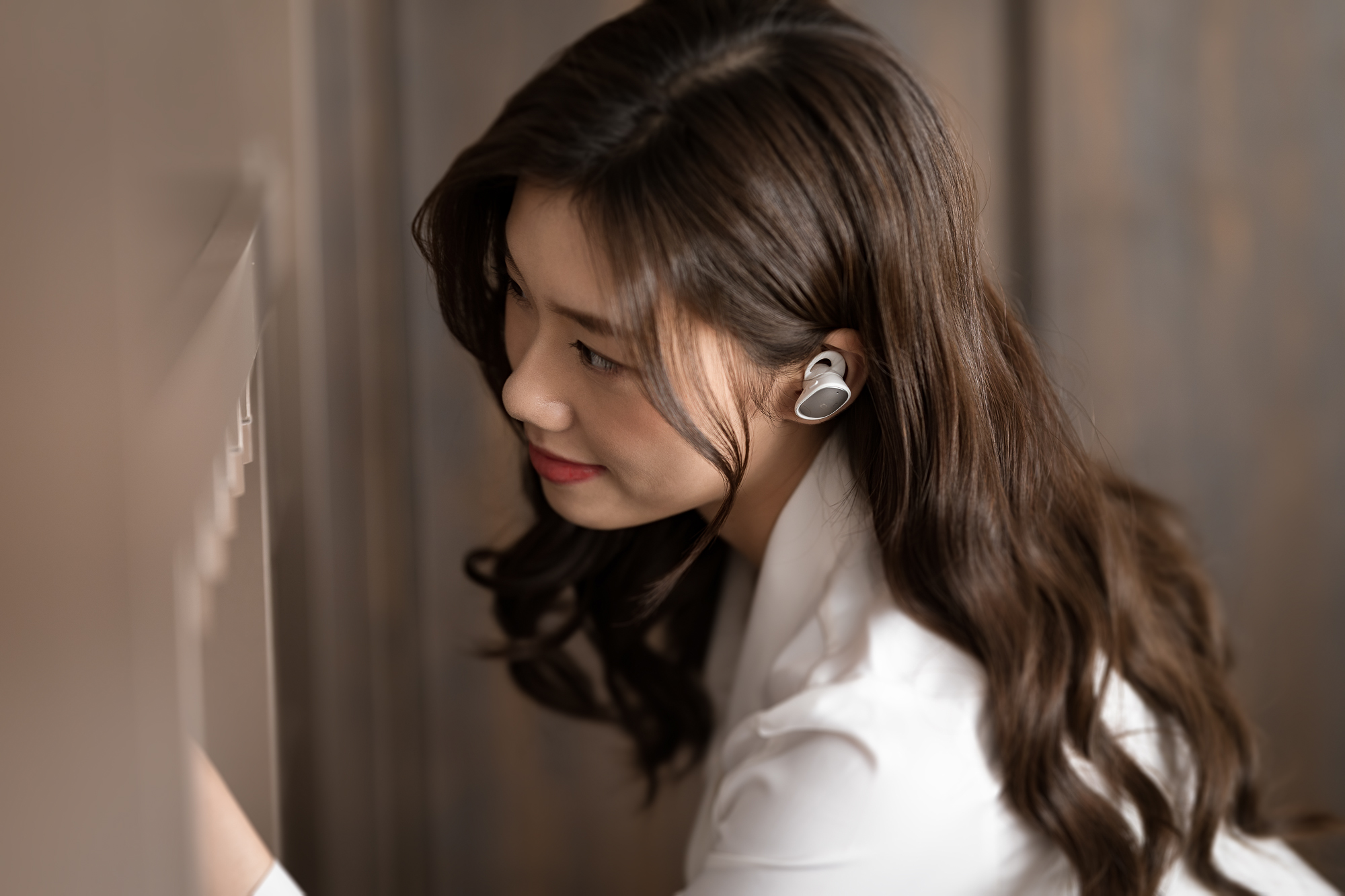 Soundcore，Bluetooth，headset，model，shot，