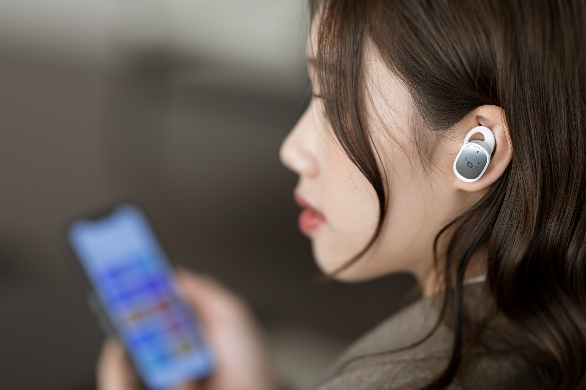 Soundcore，Bluetooth，headset，model，shot，