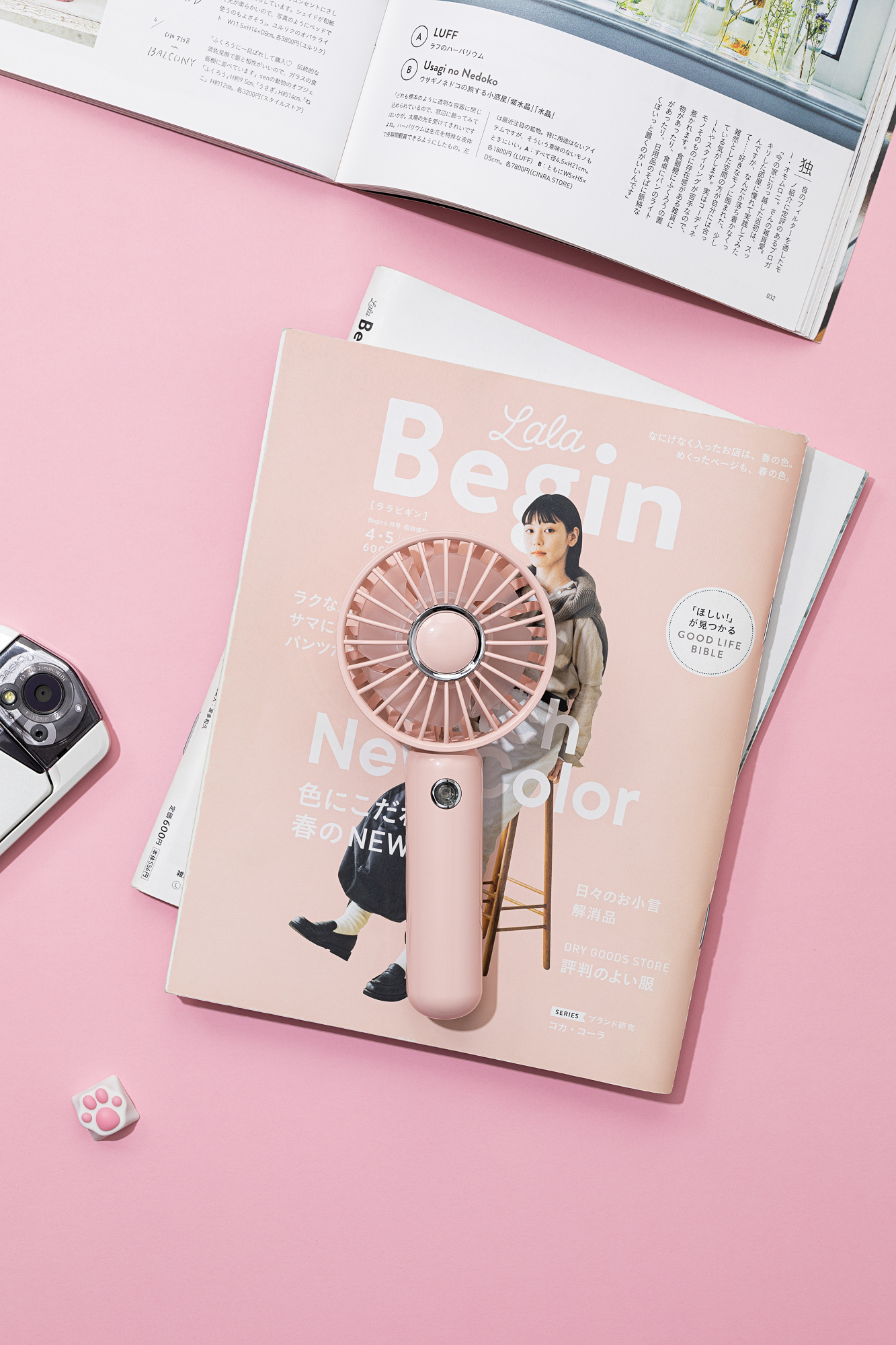 colour，Small fan，hold，Shenzhen，online retailers，shot，