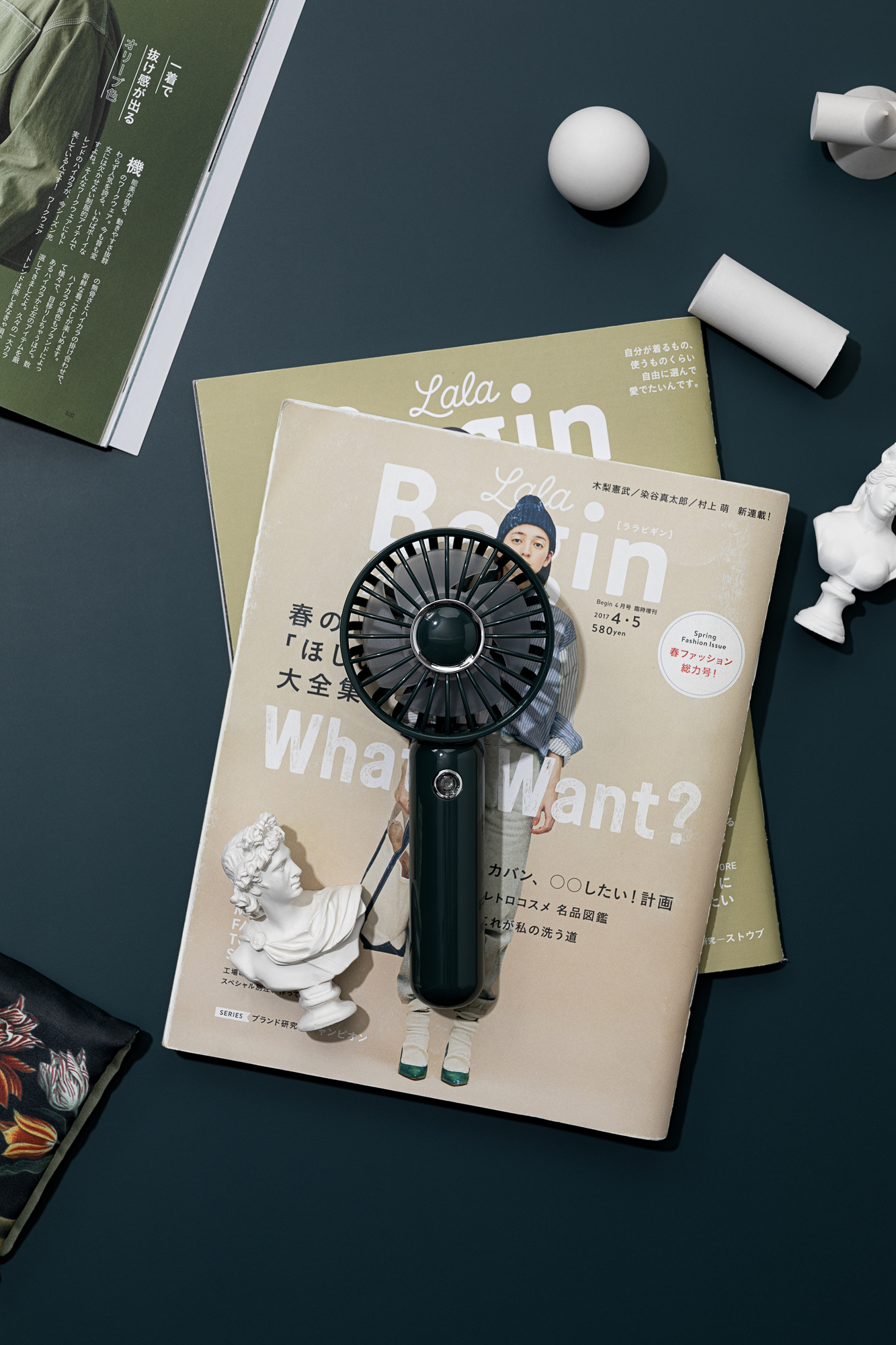 colour，Small fan，hold，Shenzhen，online retailers，shot，