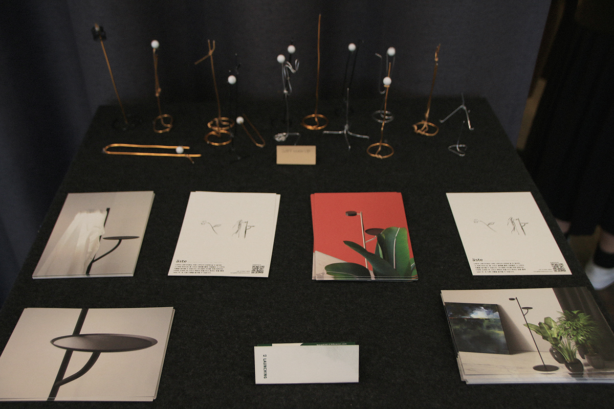 lamp，Acute，stand，Desktop，originality，