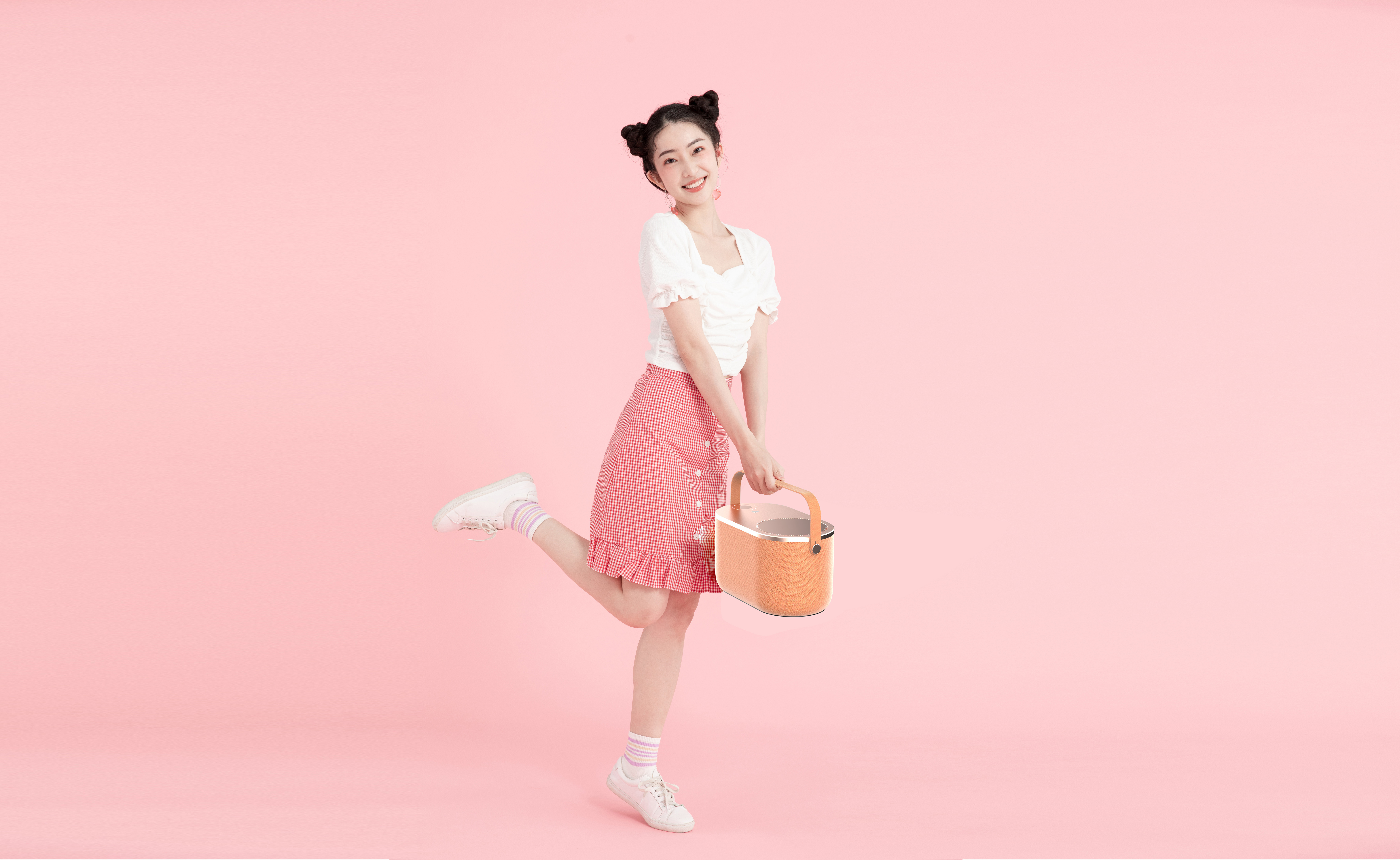 The concept portable live broadcast device made a few years ago.，