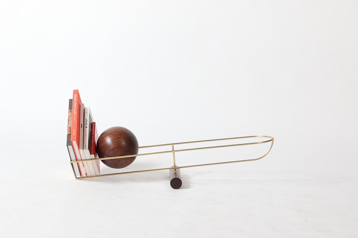 dynamic，Wooden ball，tilt，ODDLY，bookshelf，