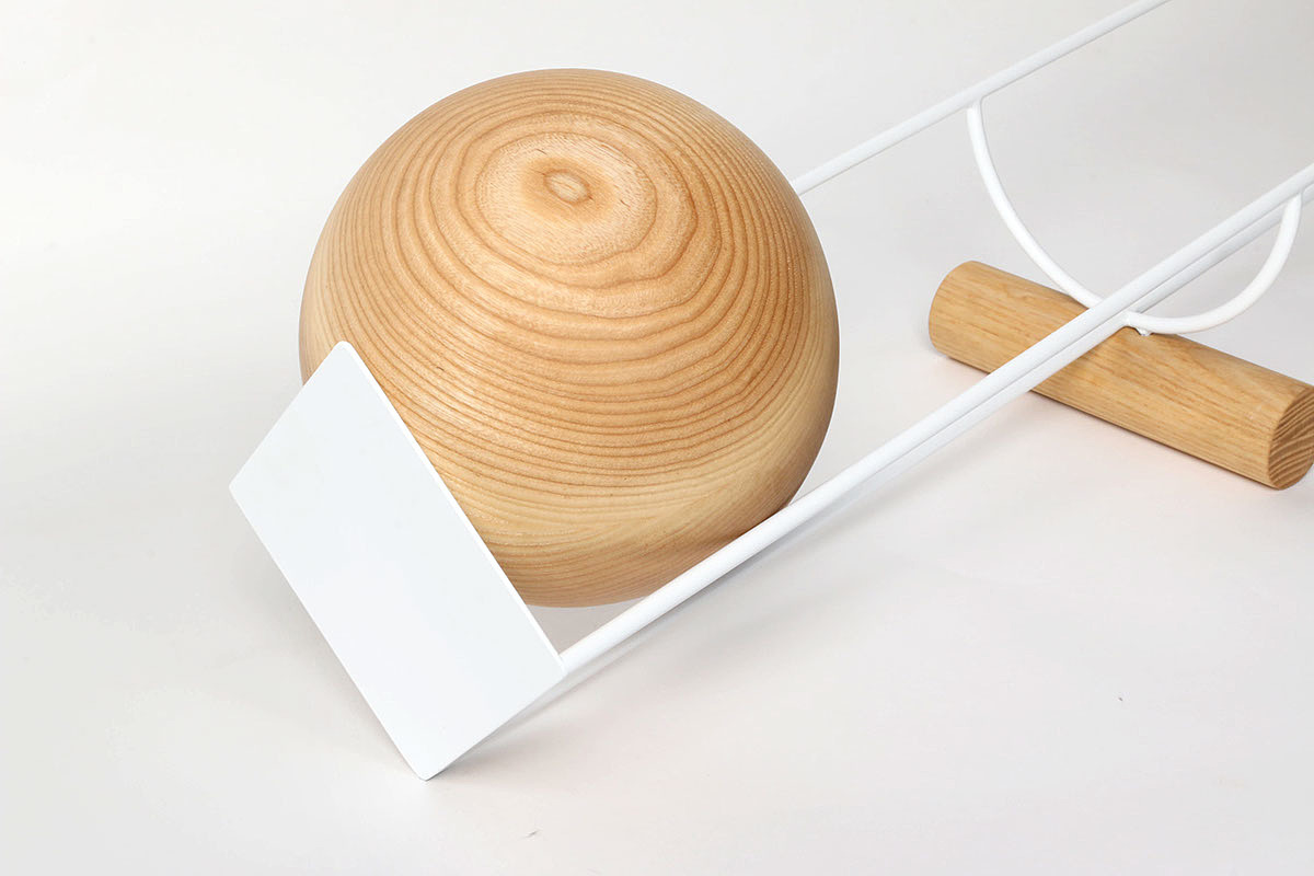 dynamic，Wooden ball，tilt，ODDLY，bookshelf，