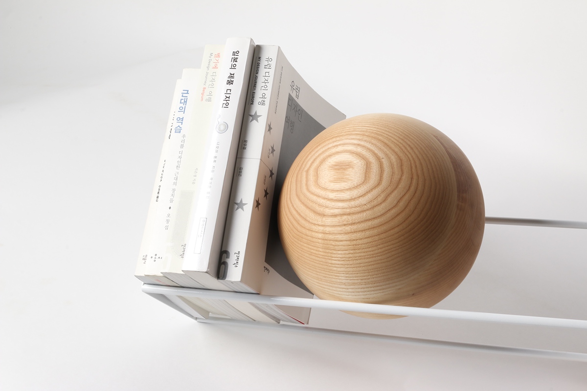 dynamic，Wooden ball，tilt，ODDLY，bookshelf，