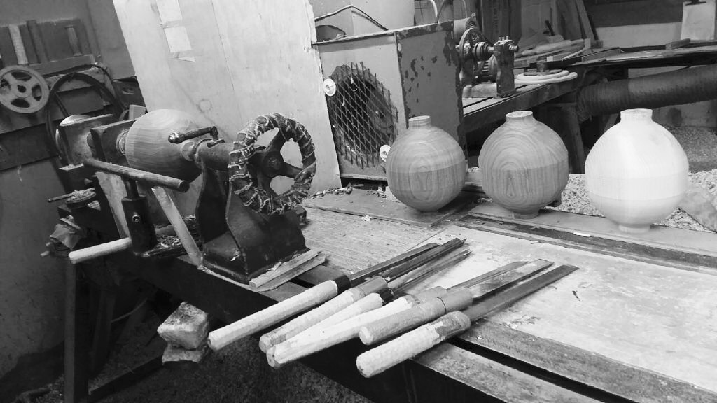 dynamic，Wooden ball，tilt，ODDLY，bookshelf，