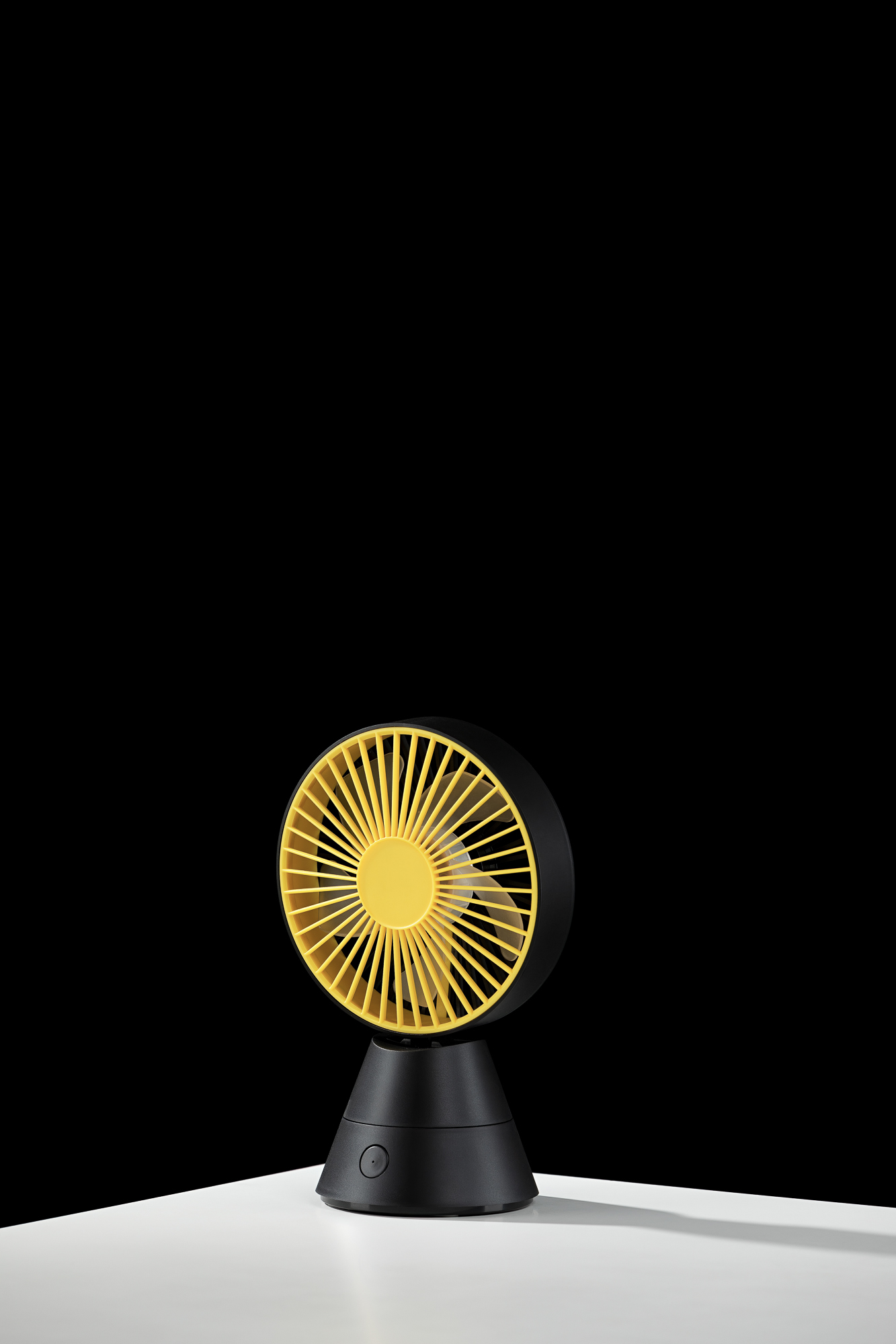 A foot at hand，Shake your head，Fan，