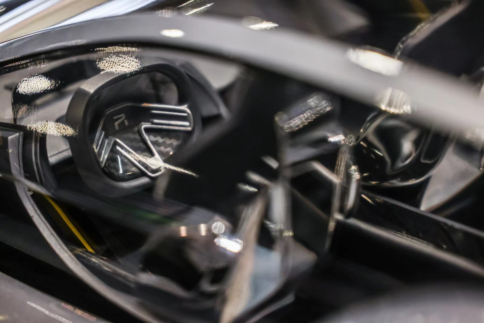 Feifan OUREA，Shanghai University，The 10th SAIC International Challenge，