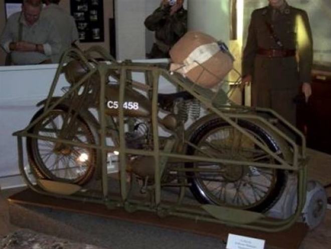 Light bee，legendary small dragon with horns，Electric vehicle，Bicycle，cross-country，red dot，