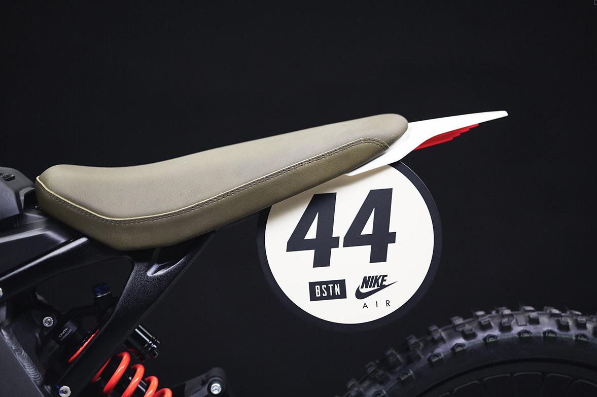 nike，legendary small dragon with horns，Light bee，Electric vehicle，Off-road vehicle，