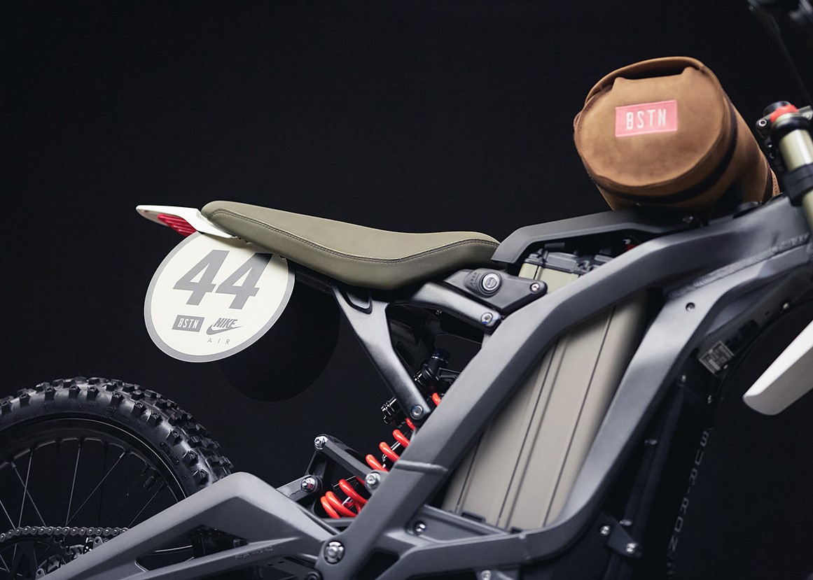 nike，legendary small dragon with horns，Light bee，Electric vehicle，Off-road vehicle，