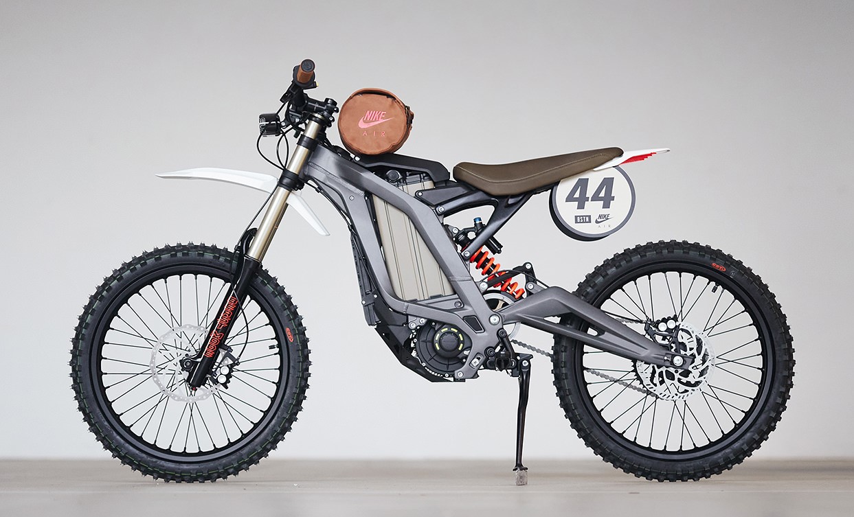 nike，legendary small dragon with horns，Light bee，Electric vehicle，Off-road vehicle，