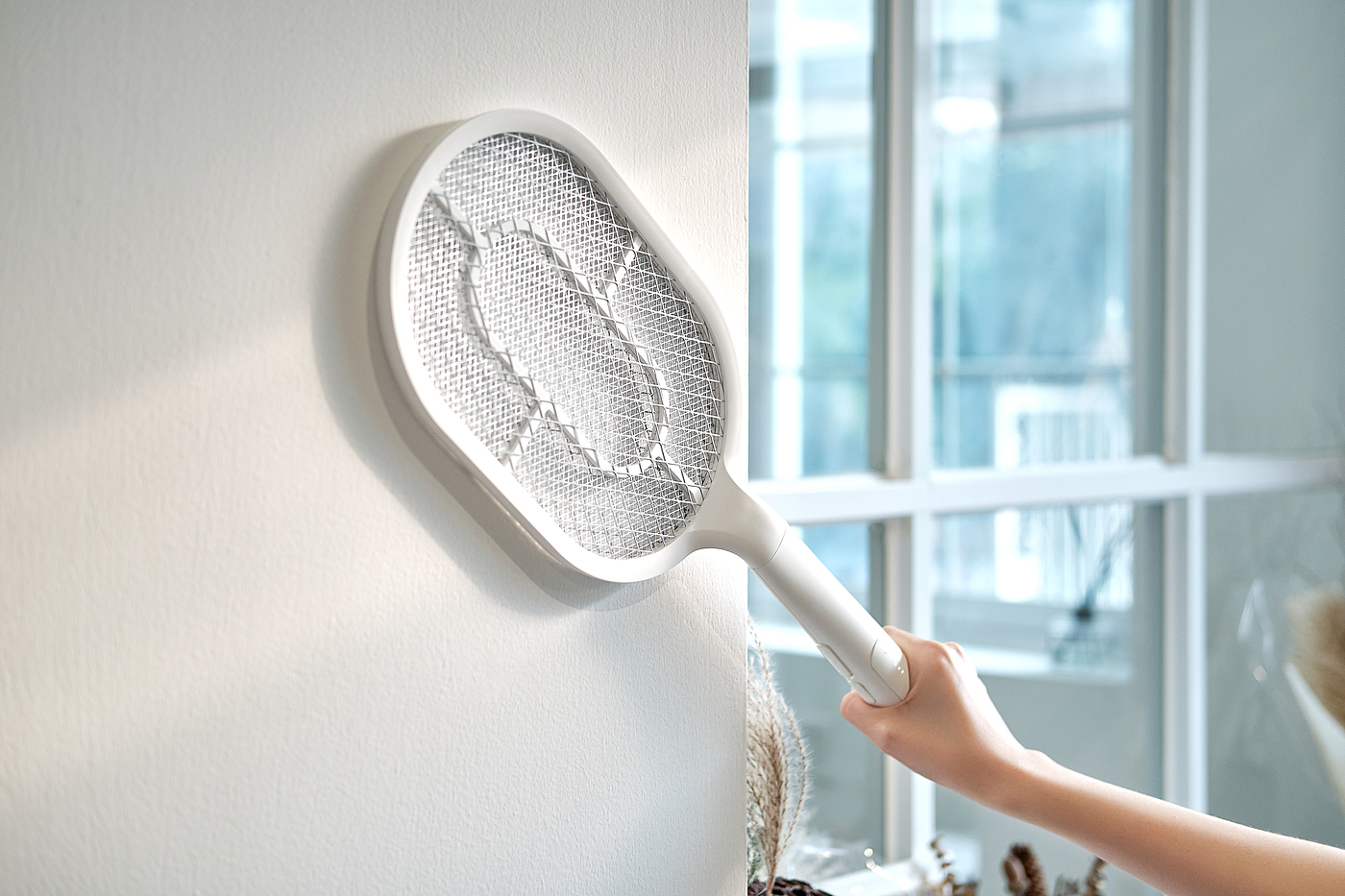 Electric mosquito racket，