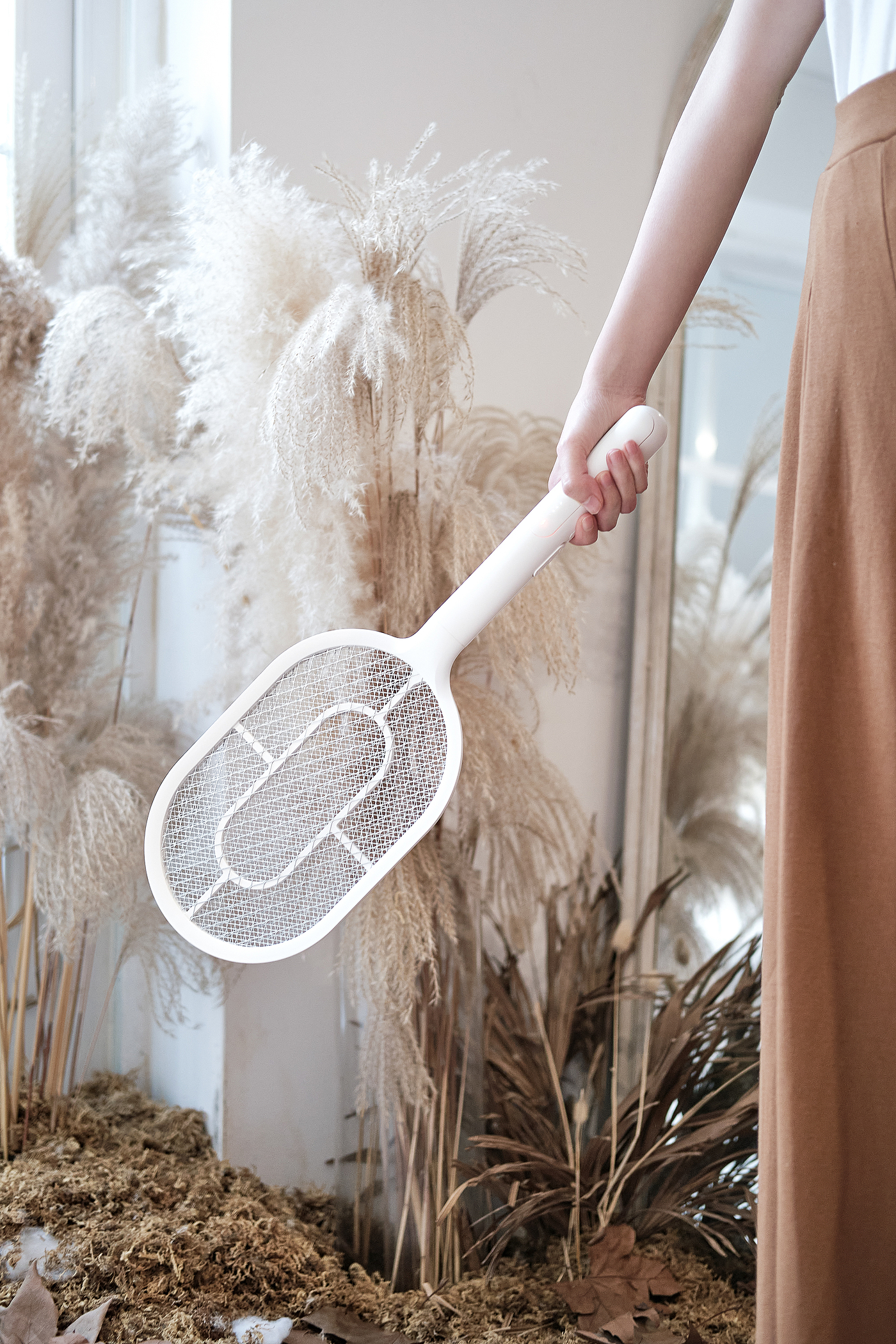 Electric mosquito racket，