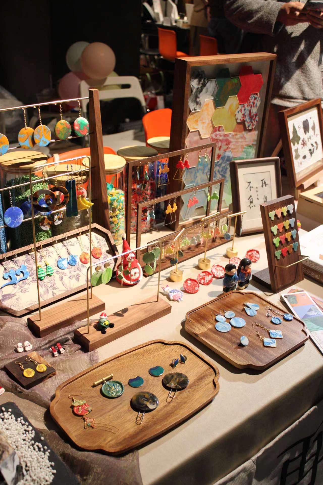 Sustainable design，Utilization of renewable resources，environment protection，bottle cap，ornaments，