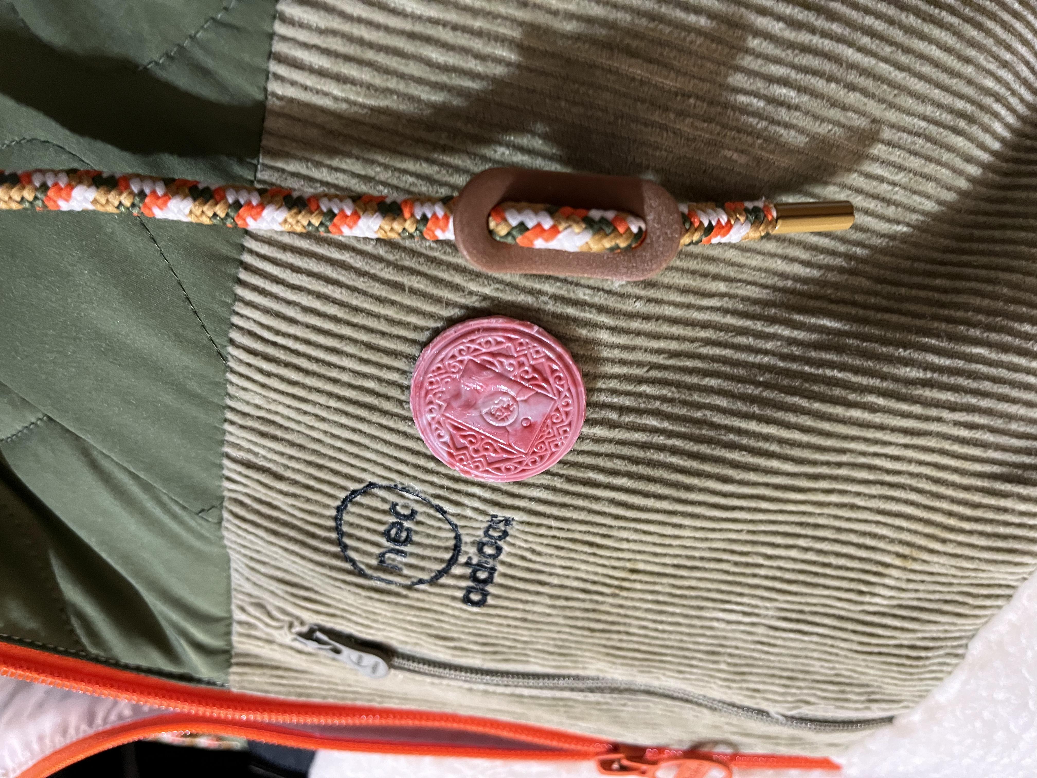 Sustainable design，Utilization of renewable resources，environment protection，bottle cap，ornaments，