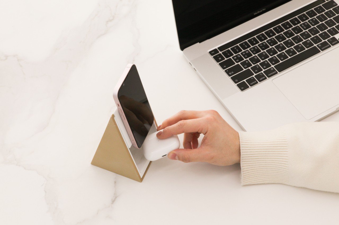 Wireless charging，Tri-charge，MagSafe，conceptual design，wireless charger ，