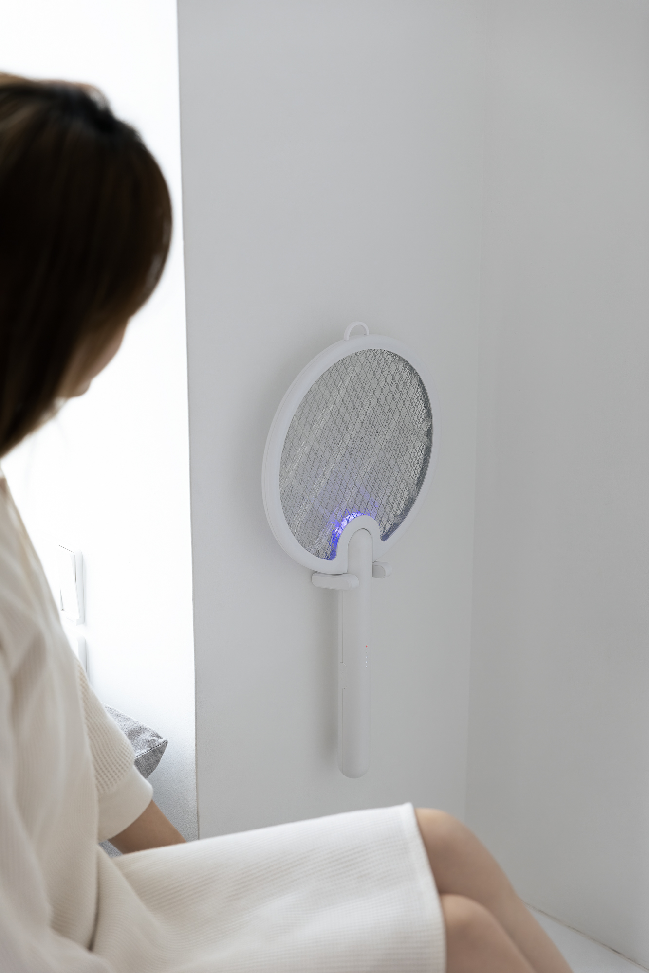 Electric mosquito racket，