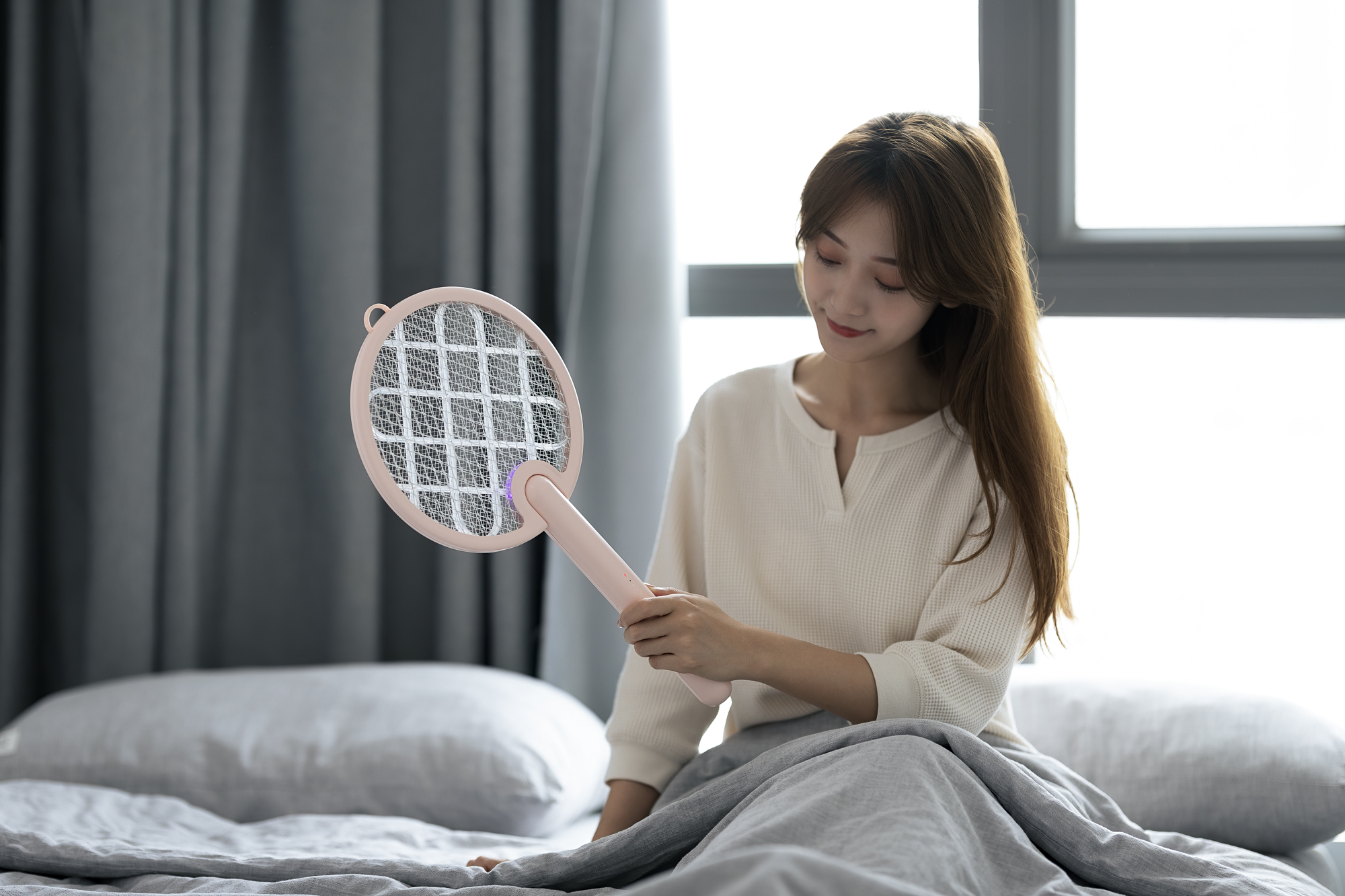 Electric mosquito racket，