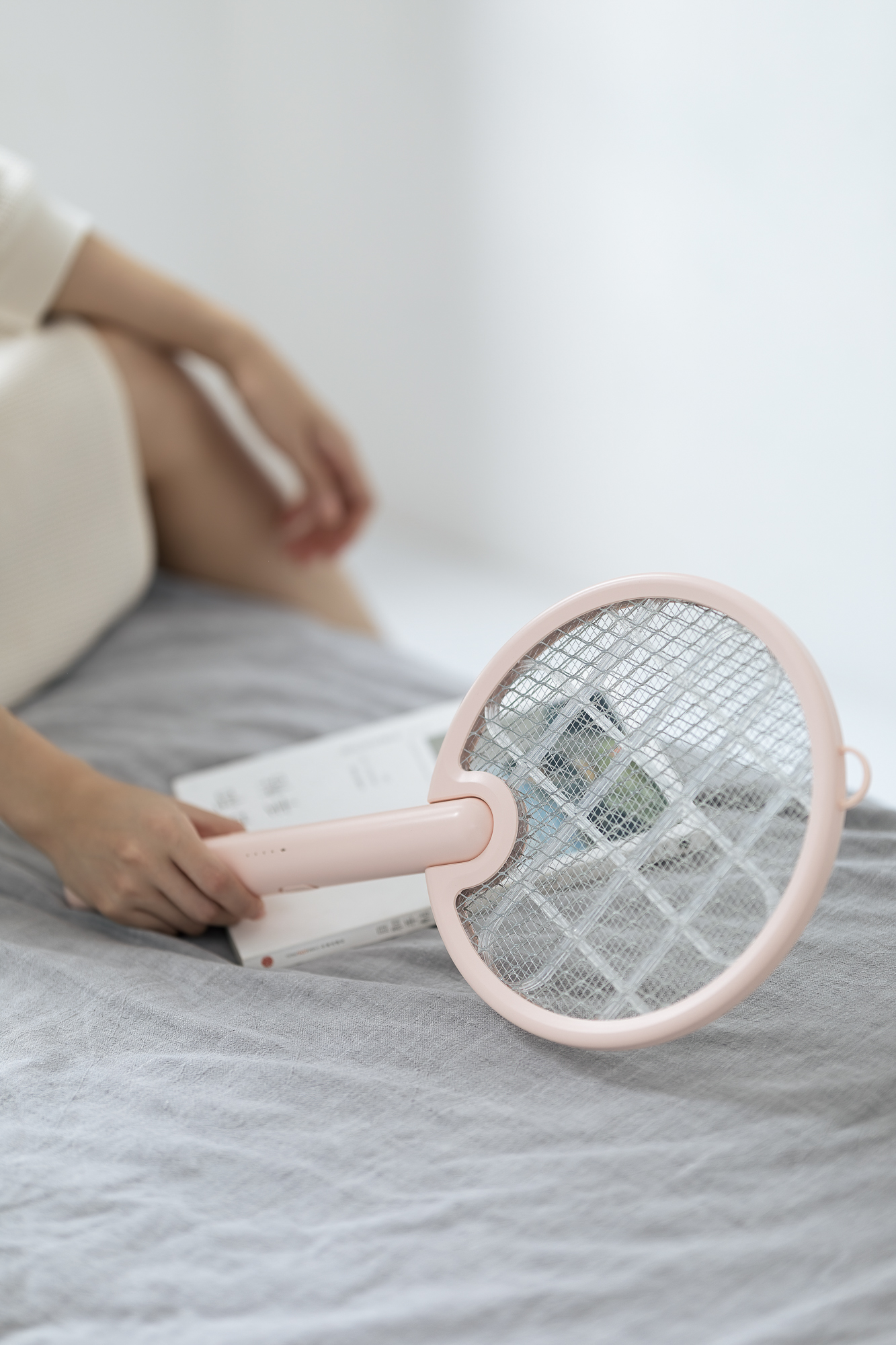 Electric mosquito racket，